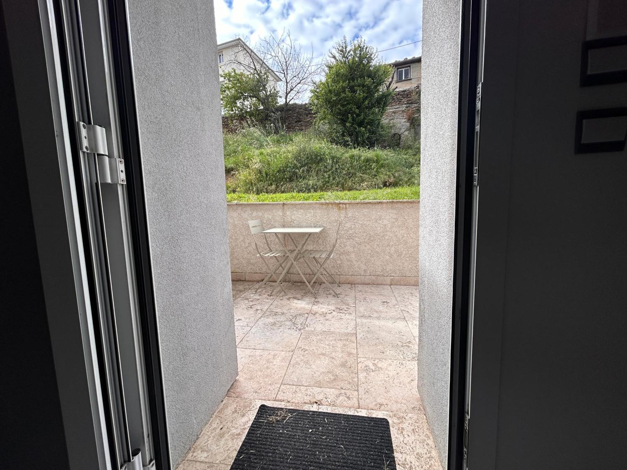 Apartamento Petite Maison Studio Tout Confort Cosy Givors Autoroute Et Gare Exterior foto